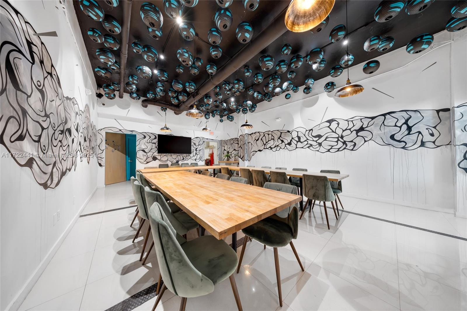 Beautiful free Standing Space